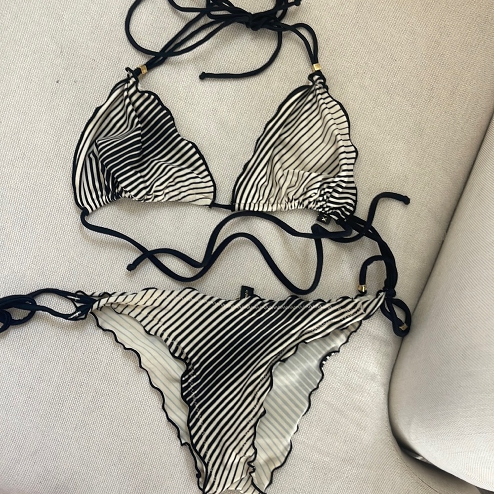 Vix bikin size Medium with rouge bottoms.